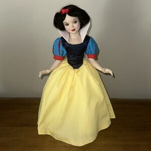 Walt Disney’s Snow White Limited Edition Porcelain Doll
